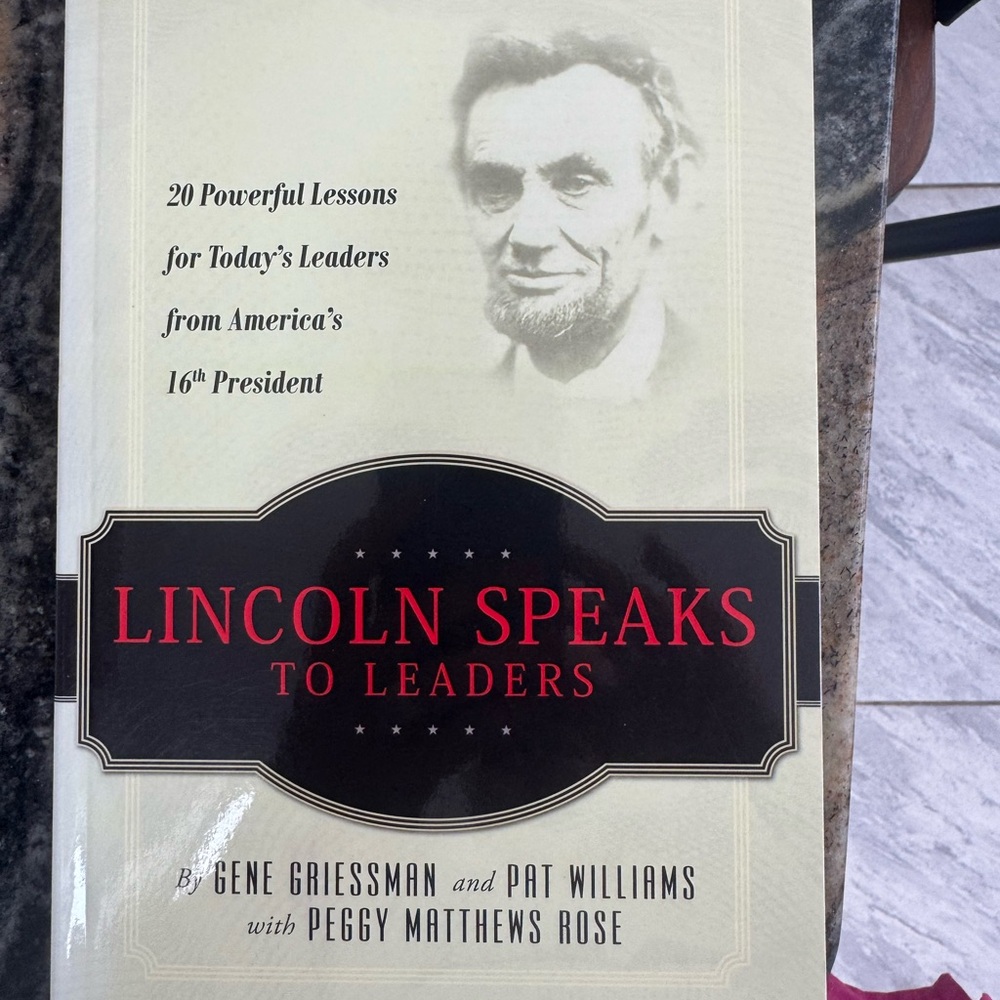 Lincoln Speaks to Leaders by Gene Griessman - Cream/Black/Red Cover